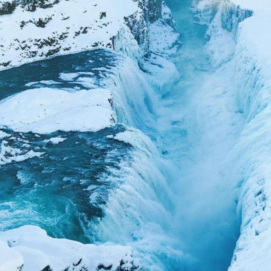 冰和水都是透明的，那为什么雪看上去就是白色的？