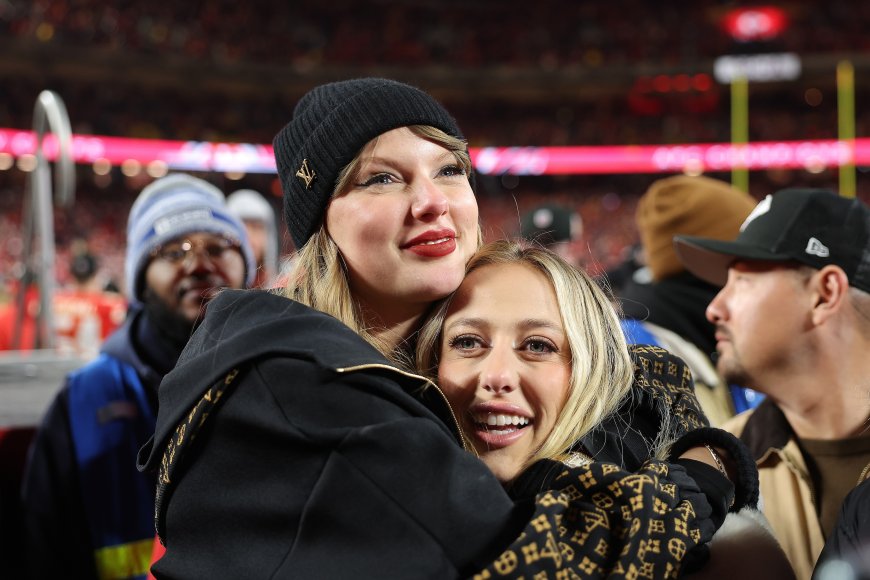 Taylor Swift and Brittany Mahomes Hug and Cheer Together After Chiefs Win