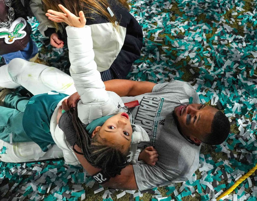 Philadelphia Eagles' Saquon Barkley Shares Special Handshake with Daughter, 6, at NFC Championship Game