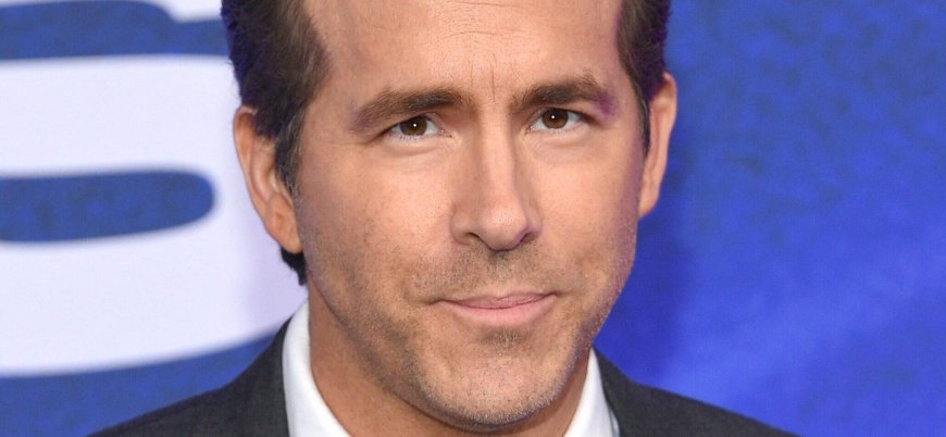 Ryan Reynolds’ Concerning Look At Hugh Jackman’s Event Leaves Fans Worried