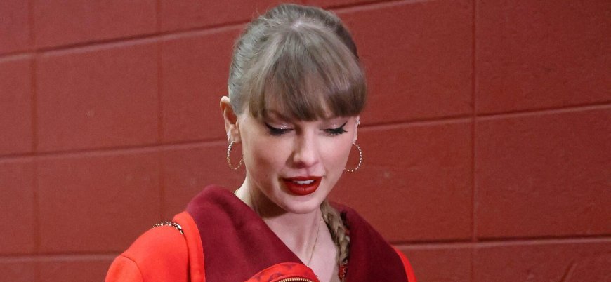 Taylor Swift’s Dad Trolls Her With Perfectly Timed Joke At Chiefs Game