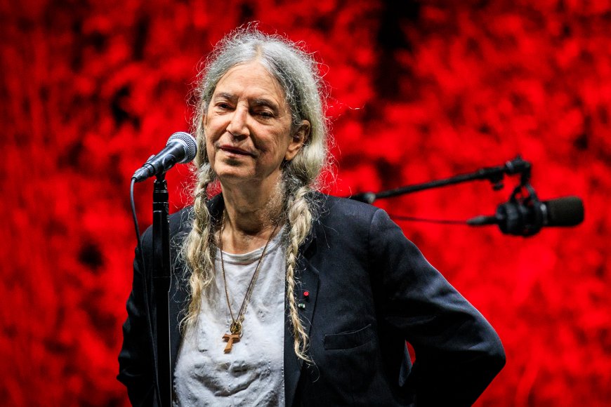 Patti Smith Says She’s ‘Fine’ After Stage Collapse Reports