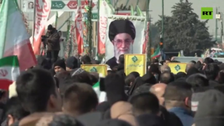 Thousands rally in Tehran to celebrate anniversary of Islamic Revolution (VIDEO)