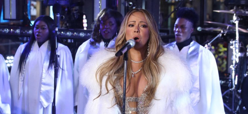 Fans Alarmed By Mariah Carey’s ‘Stiff’ Movements In Viral Las Vegas Video