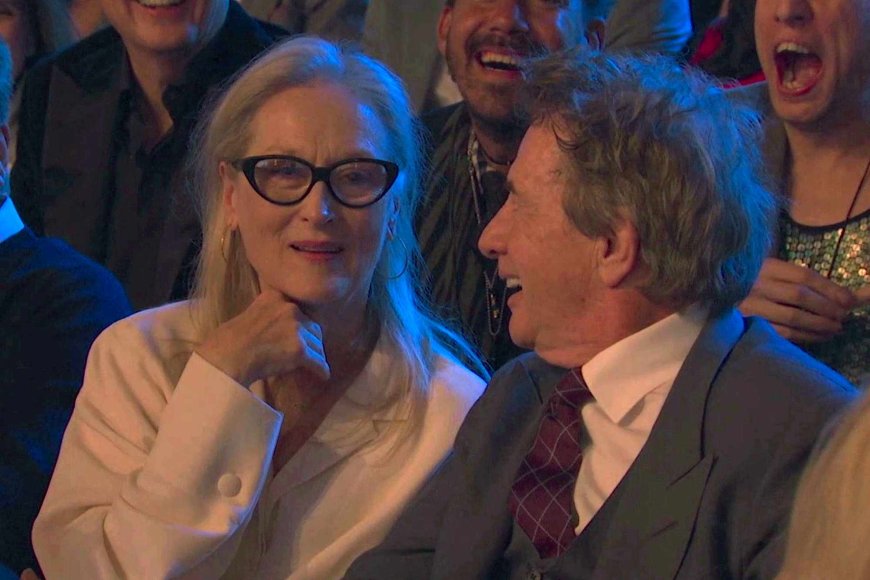 Meryl Streep Gives the Middle Finger on Camera During Hilarious Moment with Martin Short at “SNL ”Concert Event