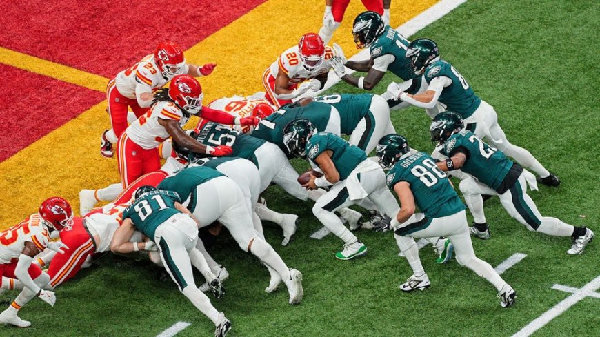 Trump says he 'wouldn't ban' Eagles' 'tush push' amid calls to ban it, reiterates hatred for kickoff rule