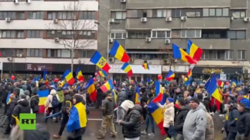 Tens of thousands rally in support of NATO-skeptic Romanian politician (VIDEO)